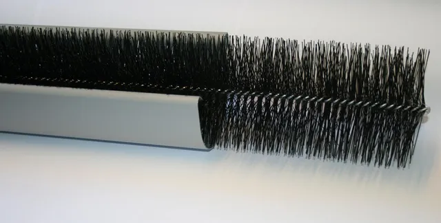marley-rinnenraupe-120-mm-x-120-cm-laubschutz-aus-pe-borsten image 1